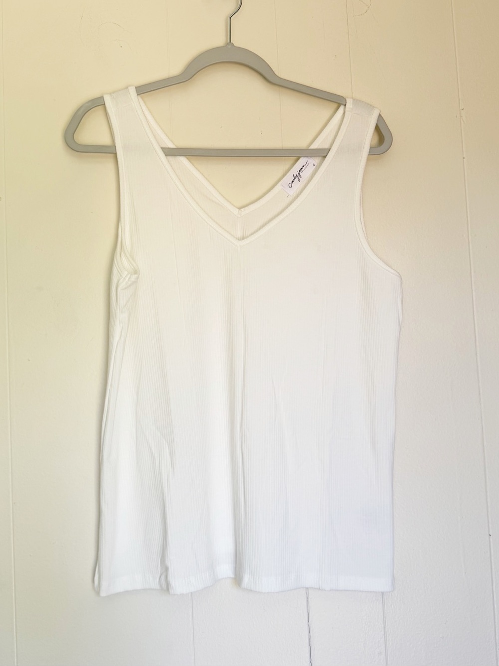 NEW CARLY JEAN LOS ANGELES CJLA Ribbed V Neck Tank Top Ivory XL